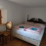 Pr Mocnk אכסניה *